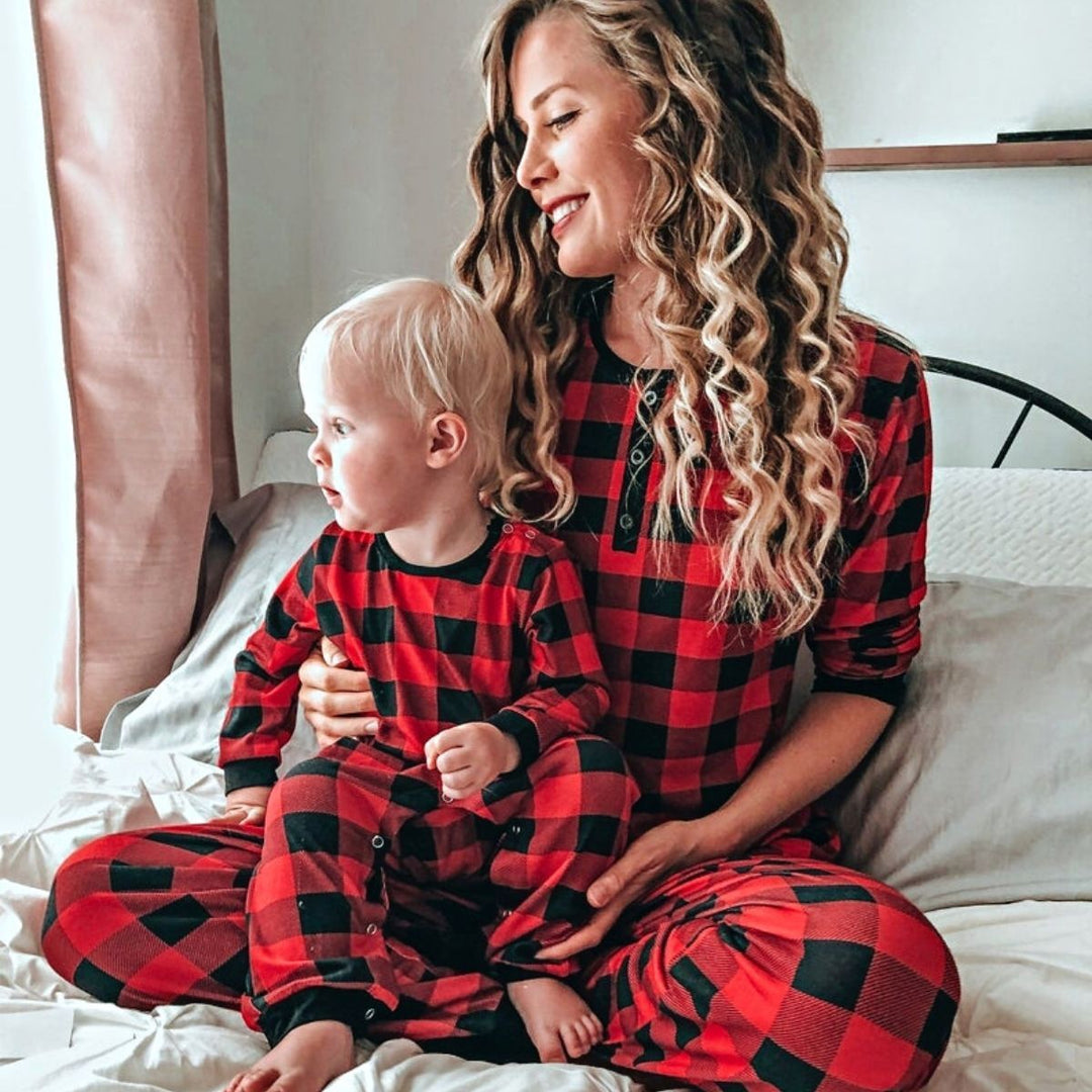 Pijamas Navidad Familia Cuadros Rojos y Negros – Pijamas de Navidad