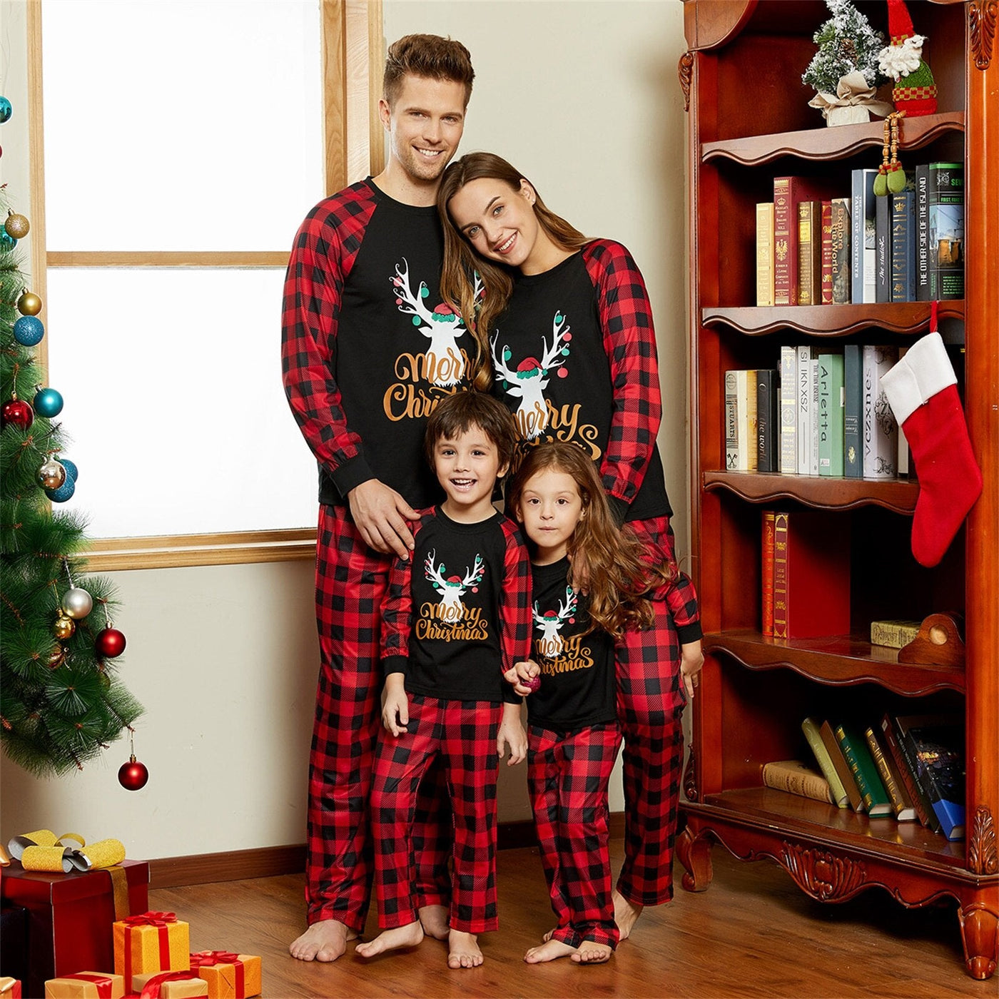 Pijamas Navidad Familia <br/> Feliz Navidad Cuadrados y Renos