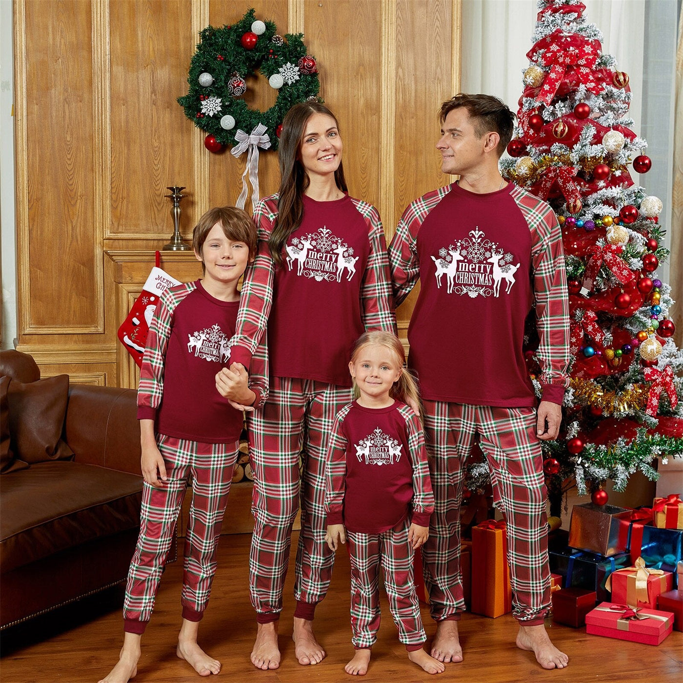 Pijamas Navidad Familia <br/> Cuadros Rojos y Verdes con Renos