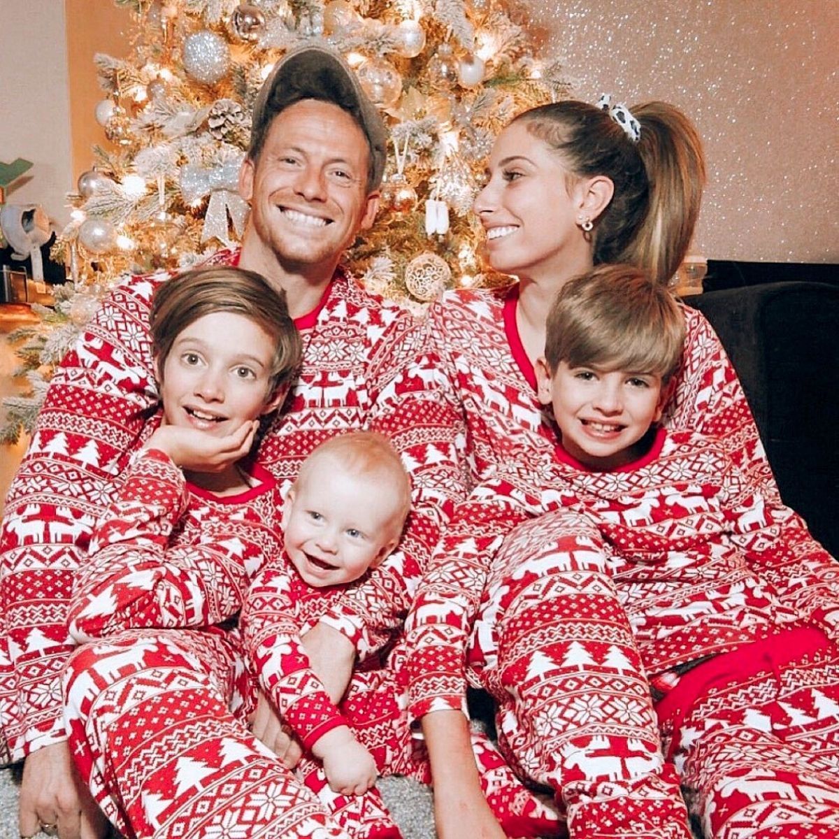 Pijamas Navidad Familia <br/> Rojo con Motivos Blancos